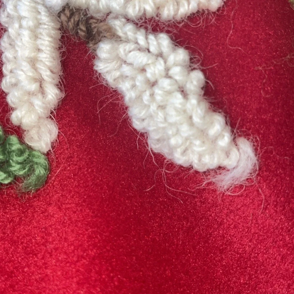 50 BEAUTIFUL Jingles & Joy Tree skirt, looped yarn embroiderybranches and leaves